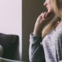 Моя сестра влаштувалася на роботу: два тижні працює, а два – вдома. Вона дуже хвилювалася, щоб у чоловіка не з’явилася інша жінка і просила мене ходити до нього.