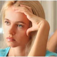 Відразу після весілля чоловік давав мені гроші на все необхідне – продукти, комуналку, і на всі мої потреби. Але потім все змінилося. Тепер щоразу, коли мені треба щось купити, я складаю список, пок