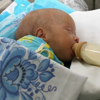 У нас тут така ситуація.. Сьогодні дівчина 18-річна народила дівчинку, написала відмову від неї, викликала таксі і поїхала з пологового будинку