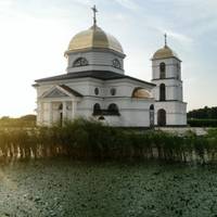 Затоплена церква – диво, яке треба побачити і помолитися тут. Бо хіба це не Божа ласка – села затонули, а храм височіє над водами Дніпра! Дивовижні місця Україні, позначені