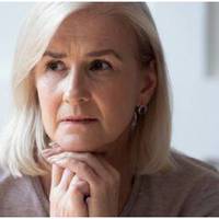 Я почала помічати, як невістка стала таємно розмовляти по телефону. Як тільки лунав рингтон, вона відразу намагалася вийти з кімнати, щоб я не почула її розмови.