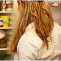 Два роки тому, в травні, подзвонила мені сусідка моїх батьків і повідомила, що моя мати батька з дому вигнала. Мама по телефону почала виправдовуватися: пенсія маленька у батька, вона втомилася на дво