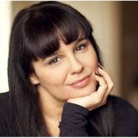 Після весілля ми почали жити у моєї мами. Особливих непорозумінь у нас немає. Просто мамі іноді не подобається, що мій чоловік може розкидати свої речі, де попало. Згодом мама почала помічати і інші