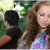 Якось я гуляла з сином на дитячому майданчику і до мене підійшла жінка, яка працює разом з моїм чоловіком. Вона повідомила мені, що у мого чоловіка є інша.