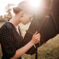 Двічі на тиждень він ночує у коханки, а вихідні мої – в баньку ходимо, в спальній забавляємось. А що до Вєрки-фельдшерки сновигає – я з цим вже змирилася. Я навіть сумку їм збираю з харчами – м’ясо, с