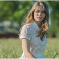 Син одружився і привів невістку додому. Анна і наш син Степан прожили щасливо в шлюбі п’ять років, а потім синові запропонували роботу за кордоном, він погодився, заробіток в кілька разів перевищував