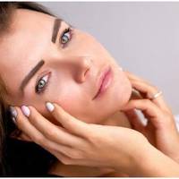 Мій рідний брат з дружиною дуже розраховували на мою квартиру, а коли зрозуміли, що не отримають її, навіть не запросили мене до себе на весілля. А потім і в квартиру мою перестали мене впускати.