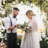 Минув усього тиждень медового місяця, але Антон уже готовий був летіти додому. Його терпіння скінчилося. Залишок подорожі вони жили в окремих номерах, а повернувшись до дому – розлучилися