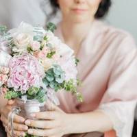 Віктор і Світлана жили душа в душу. Була і квартира, і машина, і будинок за містом. Рідні та знайомі лише заздрили їм. Чоловік завжди допомагав дружині.