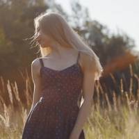 Присутні на церемонії прощання вражено замовкли. «Хто це? – пронеслося між людьми. – Чому молодша називає Орисю мамою, а старша жінка – донькою? Її ж батьків не стало багато років тому»