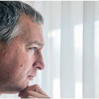 Я – батько трьох дітей, моєї дружини не стало кілька років тому. Зараз я думаю одружитися з сестрою дружини. Все ж дітям вона не чужа, і вони не будуть сприймати рідну тітку, як мачуху.