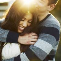 Офіціантка вчепилася в рукав сорочки солідного чоловіка. – В мене не склалося життя з Германом, він вишвирнув мене і я хочу, чуєш, я хочу бути з тобою. Гено, не кидай мене!