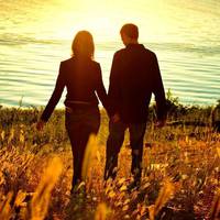 Прокинулася вночі, а мій чоловік з подругою на кухні. Я стояла з краю темного дверного отвору, але вони так були захоплені одне одним, що не помічали