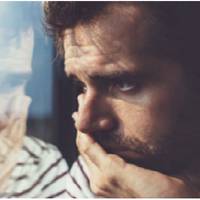 Коли у нас на роботі з’явилася нова співробітниця Діана, я зібрав речі і пішов від дружини. В новому житті я не став щасливим, тепер хочу повернутися в свою сім’ю, але дружина мене не пробачає.