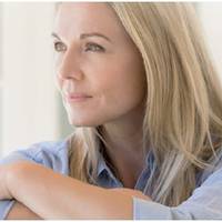 Ми з чоловіком хочемо купити собі квартиру, але вся його зарплата постійно йде до його мами. Свекруха, замість того, щоб нам допомогти, просить допомоги у Олега, а він відмовляти не вміє.