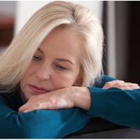 У нас з чоловіком є дві квартири, ми їх здаємо. Моя рідна сестра, у якої троє дітей, хоче, щоб ми їй віддали одну, чоловік проти, а я не знаю, кого з них підтримати