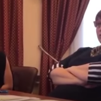 Нардеп Третьякова знову осоромилася: її прес-секретар закривала рот журналістці. ВІДЕО