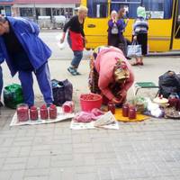 Таня Адамс: “Купую cьогодні у бабульки шовковицю. Поруч інша бабулька спілкується з покупцем” – Это что у вас такое?