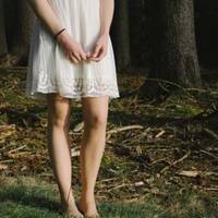 Син привів додому невістку. Я знала, що вона з дуже бідної сім’ї. Весілля ми не робили. З батьком мого сина ми зібрали трохи грошей і купили їм 2 путівки на море.