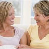 Моїй свекрусі 46 років і вона не відчуває щодо родини жодних зобов’язань. Я намагаюся говорити про це зі своїм чоловіком, щоб він попросив її прийти до нас, побути з онуком, адже як бабуся вона нам з