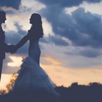 Валентина з Миколою зіграли скромне весілля. А вже через 2 місяці Валя дізналася про зраду. Свекруха дуже швидко помітила розлад між молодятами і сказала невістці: