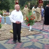 Пам`ятаєте дідуся, який зачитавши вірш Шевченка розігнав московських попів: Так от, подивіться ким він насправді виявився