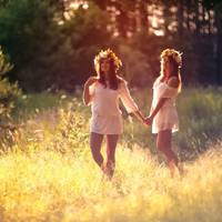 Приїхали ми з сестрою в гуртожиток, заселилися, на наступний день пішли на навчання. Відучилися ми перший семестр, все було добре, а потім почалося. То був найгірший період нашого життя, але мама про