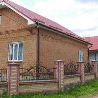 Мене виховував лише батько. Мами своєї я не пам’ятаю. Навіть рідні мені не хотіли про неї щось розповідати. Якось у школі у мене був випускний вечір, батько просто дав мені гроші, щоб я купив одяг, а