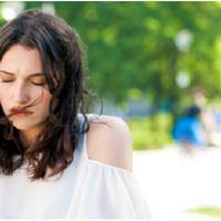 Після весілля свекруха могла заявитися серед білого дня додому до молодят. Блукаючи по квартирі, перевіряла чистоту і порядок, не забуваючи сповістити невістку про результати своїх перевірок.