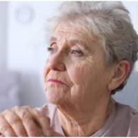 Донька вийшла заміж і ми всі жили в нашій старій квартирі. Але нещодавно донька з зятем взяли трикімнатну квартиру і переїхали. Я була ошелешена, коли вони мені повідомили, що мене з собою вони туди