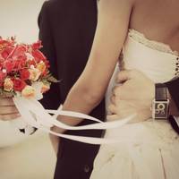 – “Ти мені не дружина, утримувати я тебе не повинен. Або заробляй більше, або нехай батьки допомагають”. Грошей мама дочкі дала, а ввечері батько відкоркував дорогу пляшку, відзначаючи початок кінця