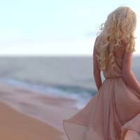 Я навіть не зрозумів, як все закрутилося. В один момент, на корпоративі, все сталося. Прокинувся вранці у неї, на телефоні майже сорок пропущених від Соні і повідомлення