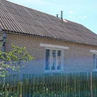 Щоліта я беру відпустку не на море, а їду до своєї недужої сестри, вона живе з нашим стареньким батьком, в їх сільський будиночок, щоб допомагати з городом і господарством, і грошей їм теж даємо,