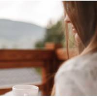 Через кілька тижнів після весілля чуйного, уважного Славка ніби підмінили. Він почав дорікати Ользі, що вона не так одягається, не так готує, забагато часу проводить на роботі.