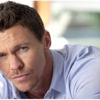 Сьогодні я прийшов з роботи раніше і виявив, що обручка дружини лежить на полиці. Мене це дуже збентежило. Дружина в цей час була на роботі. Навіщо вона її зняла? Після роботи Надія відразу ж одягла