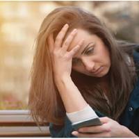 Якось ввечері Олег ще був на роботі, і мені зателефонувала Оленка, моя добра подруга. В розмові Олена розповіла мені, що нещодавно зустріла мого чоловіка випадково в банку, вони розговорилися, потім в