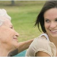 Тридцять років ми живемо поряд із свекрухою. У домі нашому мир та злагода. А я з часом навчилася і за худобою доглядати, і город сапати, і борщ та вареники готувати.