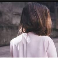 Батьки Оксани продали дачу, поміняли свою трикімнатну квартиру на двокімнатну з доплатою, і допомогли молодим купити власне житло. Сама Оксана теж багато працювала, навіть змогла купити автомобіль,