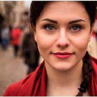 Я відписала на брата свою частку в бабусиному будинку, а він мав відмовитися від своєї частки в нашій квартирі. Таким чином ми обоє мали бути забезпечені житлом. Але брат продав будинок і повернувся