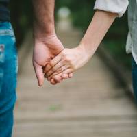 – Все таки права була мама стосовно тебе: гуляща, безсовісна баба. Син-то хоч мій?: після 15 років шлюбу чоловік зібрав речі і пішов, бо так сказала його мама