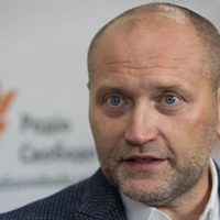 Береза : А у мене погані новини. Вибрані вами “слуги” придумали, як залізти до вас у кишеню і змусити вас таки продати вашу землю.