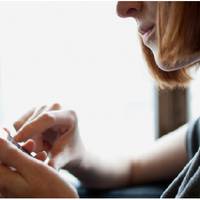 Ми з Петром жили чудово. У нас росла донька, я доглядала за нею, домом і чоловіком і думала, що у нас ідеальна сім’я. Я б нічого так і не знала, якби не сьогоднішня помилка моєї найкращої подруги.