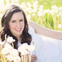 Рік тому ми їхали відпочивати на море. По дорозі заїхали до друга чоловіка, Володимира. Володимир та мій Михайло колись покохали одну жінку, Оксану, та вона обрала Володимира, вони одружилися.