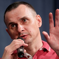 Олег Сенцов: “Спроба посадити Порошенка за грати в будь-який спосіб – це дуже велика помилка Зеленського.”