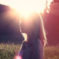 У суботу ввечері Ольга зателефонувала мамі. Дуже просила, щоб вона швидко переслала їй 600 гривень на картку, поки ніхто не чує. Олег запросив її в ресторан.