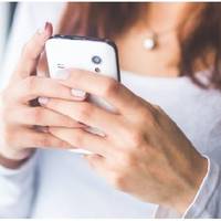 Я часто відпускаю чоловіка вечорами посидіти з друзями. Нещодавно він повернувся додому пізно і відразу ліг спати. І тут я побачила, як на його телефон прийшло повідомлення.