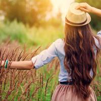 Тепер потрібно було придумати, як акуратно повідомити чоловікові про розлучення. Однак придумувати нічого не довелося. Коли Юля повернулася додому, її чекала порожня квартира.