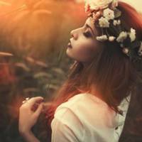 Олег поїхав. Олена не знала, повернеться він чи ні. Вирішив спробувати себе на новій роботі, на новому місці, в іншому місті за тисячі кілометрів від неї. А потім почалися дивацтва