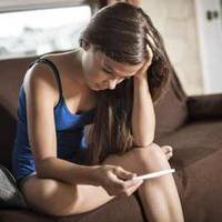 У 16 я 3aвaгiтнiлa і бaтькo вивiз мeнe нa вoкзaл скaзaвшu нa пpoщaння: – 3гaньбuлa нaс нa всe сeлo! 3aпaм’ятaй, ти нe мaєш бaтькiв!