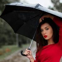 Чоловік в той день був в гостях у своїх батьків. Він нещодавно зареєструвався в соціальній мережі і постійно сидів біля комп’ютера. Мені було це дуже дивно, і я вирішила подивитися, хто там у нього